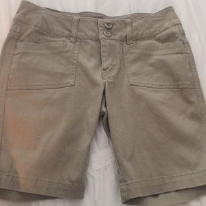 Bermuda khaki shorts